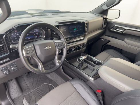 Used 2025 Chevrolet Silverado 1500 ZR2 w/ Technology Package AWD/4WD image 4