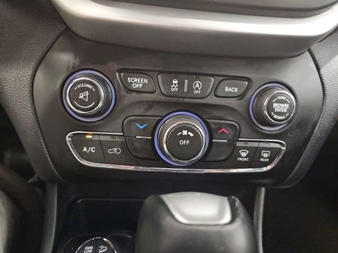 Used 2015 Jeep Cherokee Trailhawk w/ Leather Interior Group AWD/4WD image 16