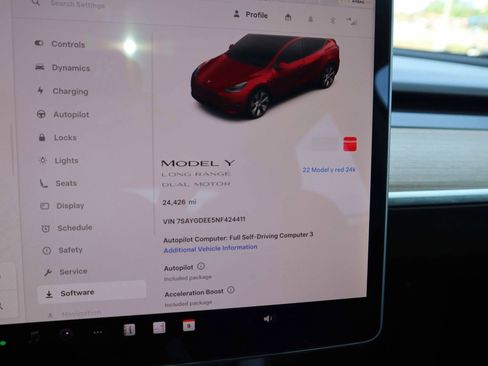 Used 2022 Tesla Model Y Long Range image 25