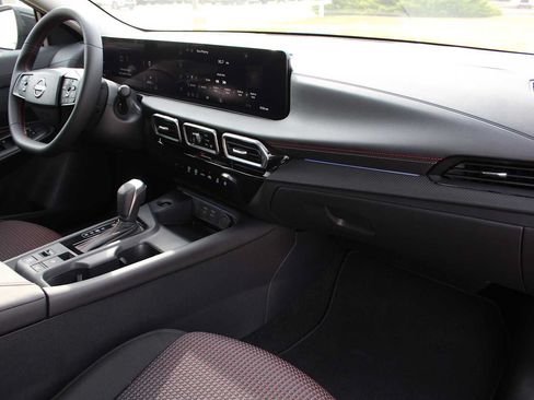 Used 2026 Nissan Sentra SR w/ Floor Mat Package FWD image 15