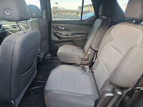 Used 2023 Chevrolet Traverse LT image 25