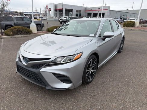 Certified 2019 Toyota Camry SE w/ Sunroof Package image 5