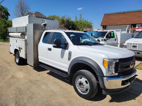 Used 2017 Ford F550 4x4 SuperCab Super Duty image 3