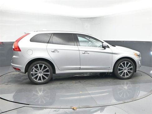 Used 2017 Volvo XC60 T6 Inscription w/ Climate Package image 8