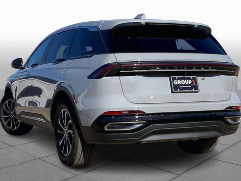 New 2026 Lincoln Nautilus Premier image 12