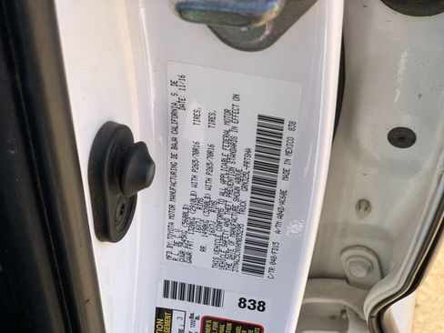 Used 2017 Toyota Tacoma SR5 image 32