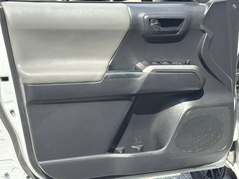 Used 2022 Toyota Tacoma SR5 w/ Technology Package RWD image 10
