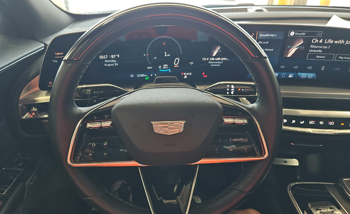 Used 2024 Cadillac Lyriq Sport AWD/4WD image 7