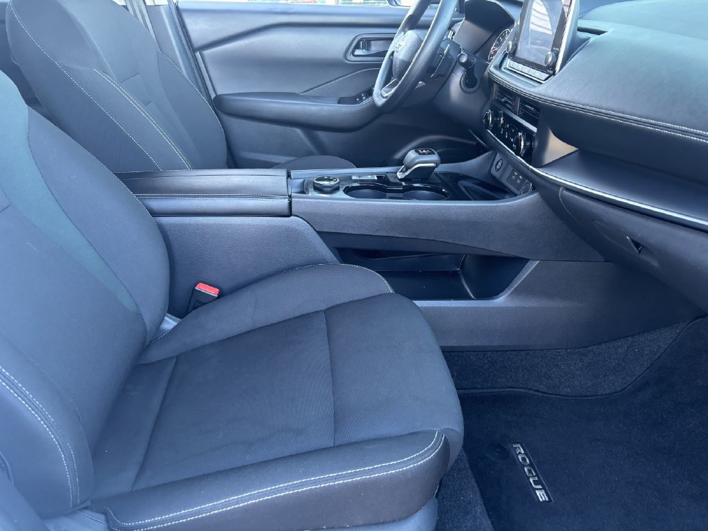 Used 2025 Nissan Rogue S AWD/4WD image 28