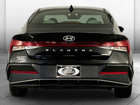 Used 2025 Hyundai Elantra Limited FWD image 3