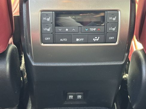 Used 2023 Lexus GX 460 Premium w/ Accessory Package image 22