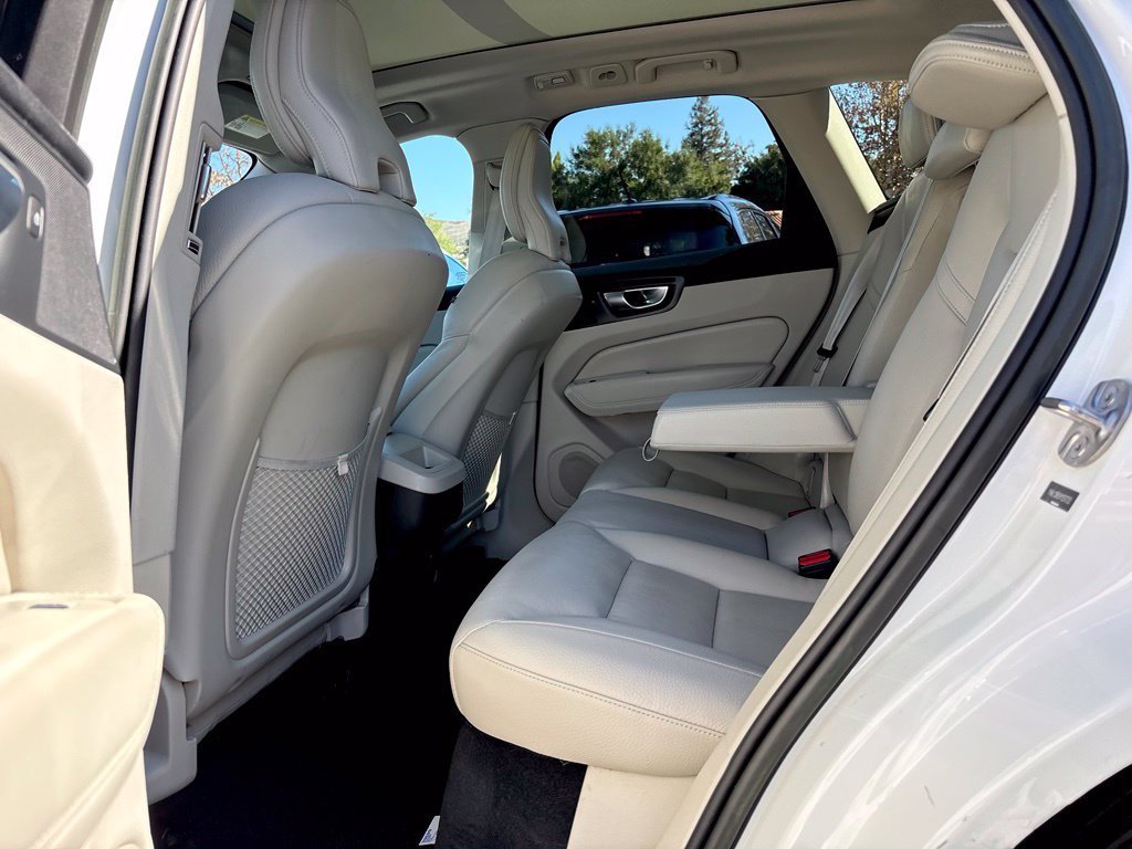 Used 2023 Volvo XC60 B5 Plus AWD/4WD image 12