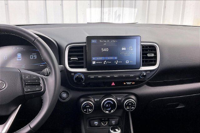 Used 2025 Hyundai Venue SEL FWD image 6