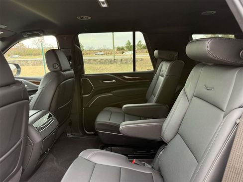 Used 2024 Cadillac Escalade Luxury image 20