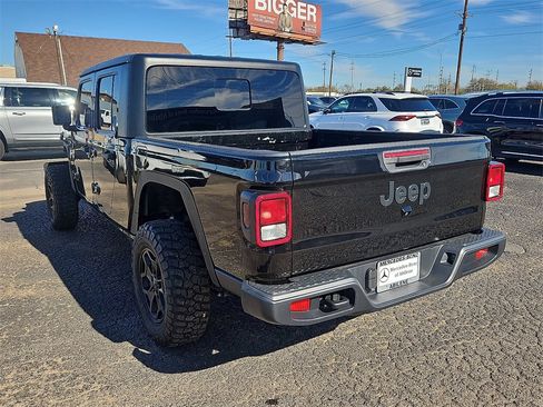 Used 2023 Jeep Gladiator Willys image 5