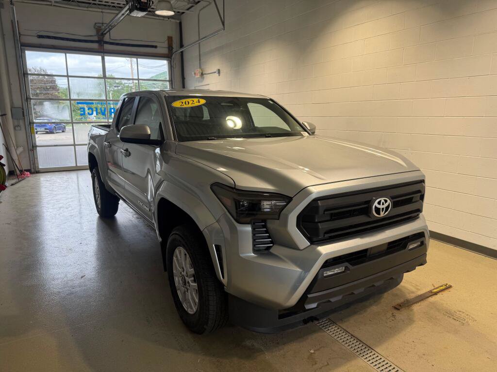 Certified 2024 Toyota Tacoma SR5 AWD/4WD image 7
