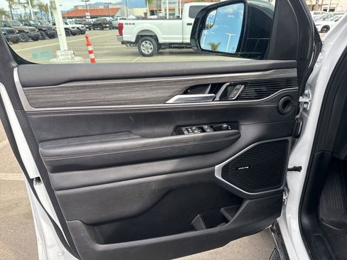 Used 2024 Jeep Wagoneer L Series II w/ Flexible Seating Group image 12