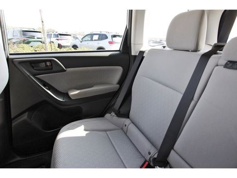 Used 2018 Subaru Forester 2.5i Premium image 11