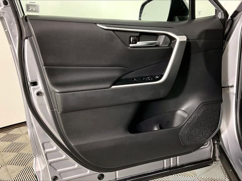 Used 2021 Toyota RAV4 XLE image 20