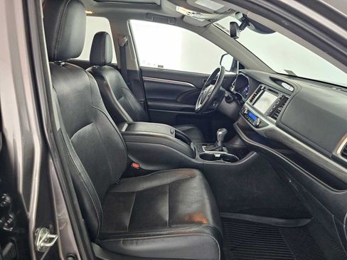 Used 2018 Toyota Highlander Limited FWD image 10
