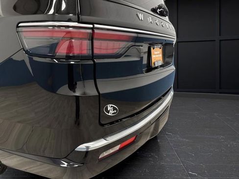 Certified 2024 Jeep Wagoneer L Series III w/ Premium Group I image 37