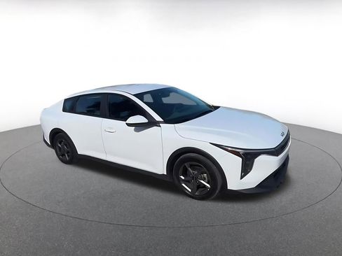 Used 2025 Kia K4 LXS image 2
