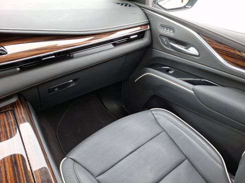 Certified 2023 Cadillac Escalade ESV Premium Luxury image 21