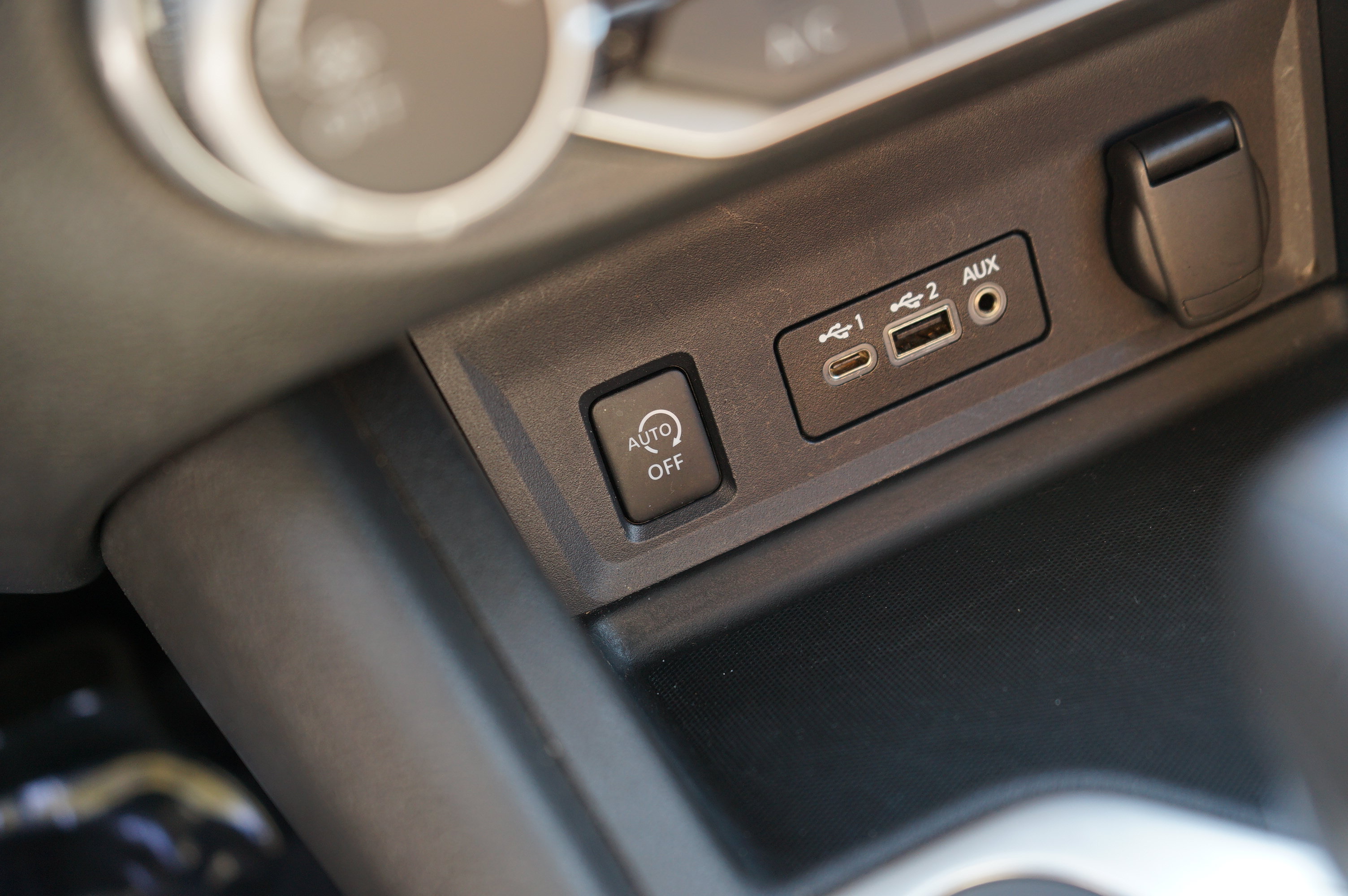 Used 2024 Nissan Sentra SV FWD image 29