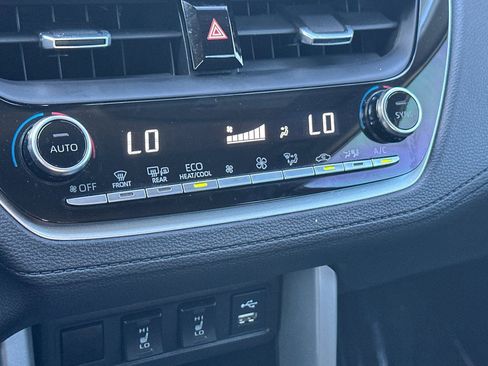 Used 2022 Toyota Corolla Cross XLE w/ Black Badges Package (TMS) image 18