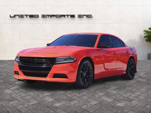 Used 2020 Dodge Charger SXT w/ Blacktop Package RWD image 3