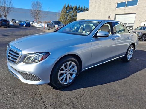 Used 2017 Mercedes-Benz E 300 4MATIC image 3