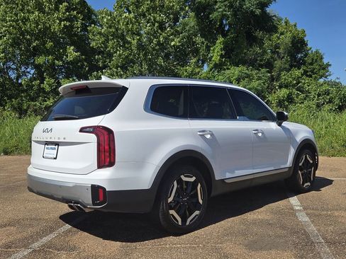 Used 2024 Kia Telluride S w/ S Sunroof Package FWD image 4