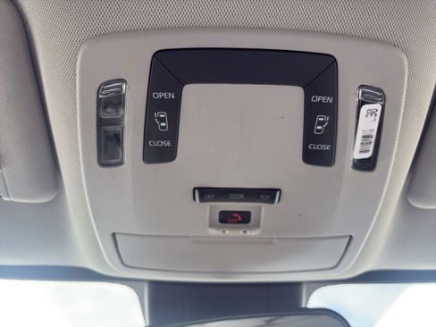 Used 2024 Toyota Sienna LE image 23