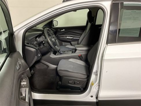 Used 2019 Ford Escape SE image 18