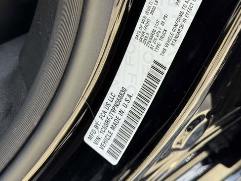Used 2023 RAM 1500 Laramie AWD/4WD image 32