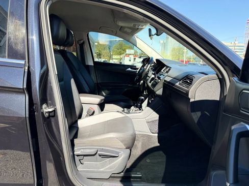 Used 2018 Volkswagen Tiguan SE image 34