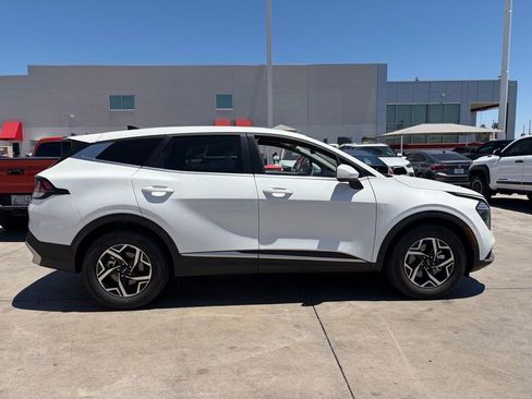 Used 2025 Kia Sportage LX FWD image 3