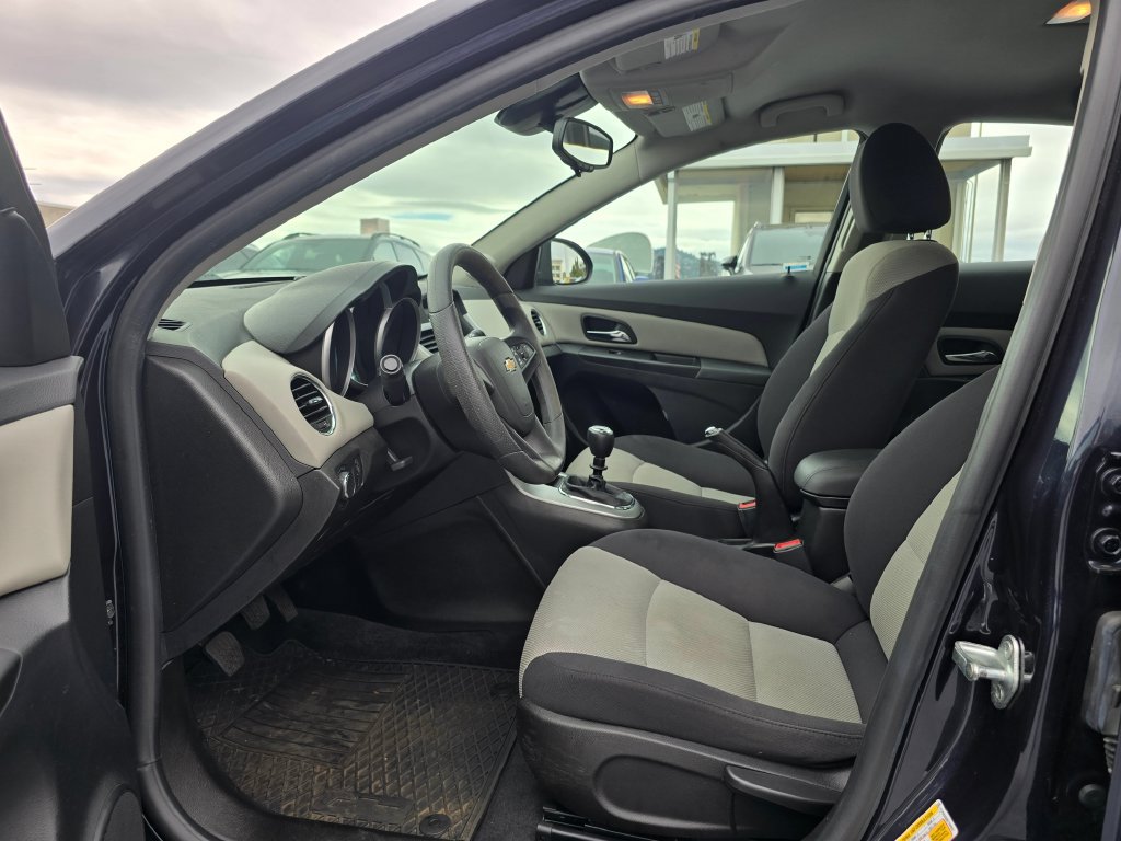 Used 2014 Chevrolet Cruze LS FWD image 20