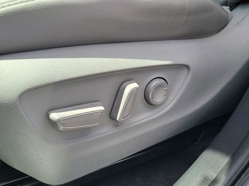 Used 2023 Toyota Highlander Limited image 24