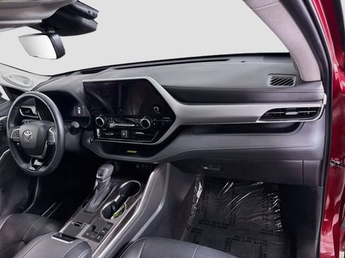 Used 2023 Toyota Highlander Platinum FWD image 30