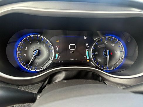 Used 2023 Chrysler Pacifica Touring-L FWD image 14