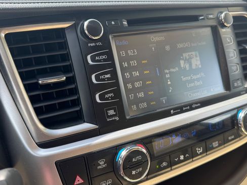 Used 2017 Toyota Highlander Limited image 15