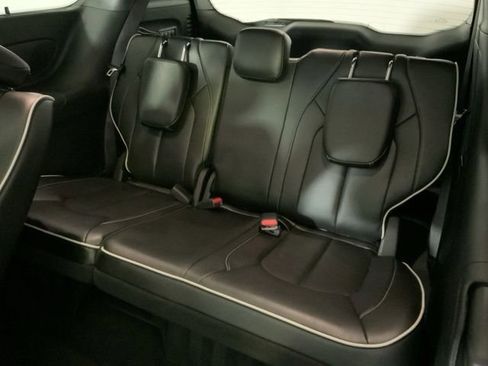 Used 2023 Chrysler Pacifica Limited w/ Uconnect Theater Family Group AWD/4WD image 28