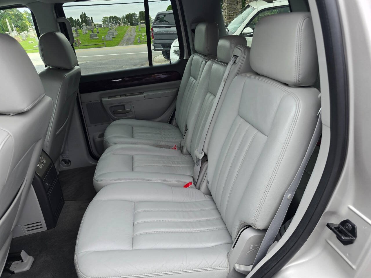 Used 2005 Lincoln Aviator AWD image 22