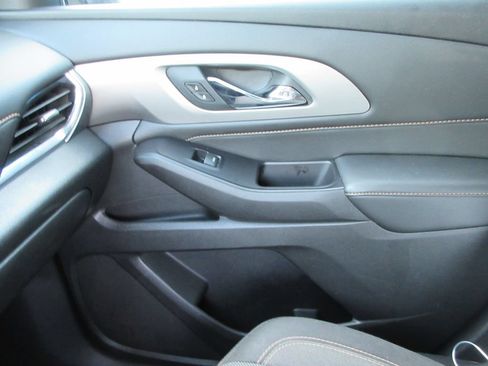 Used 2018 Chevrolet Traverse LT FWD image 32
