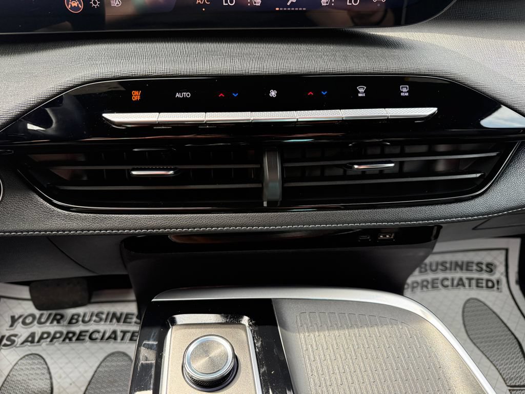 Used 2026 Buick Enclave Sport Touring w/ Super Cruise Package FWD image 32