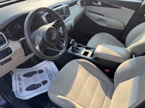 Used 2016 Kia Sorento FWD image 11