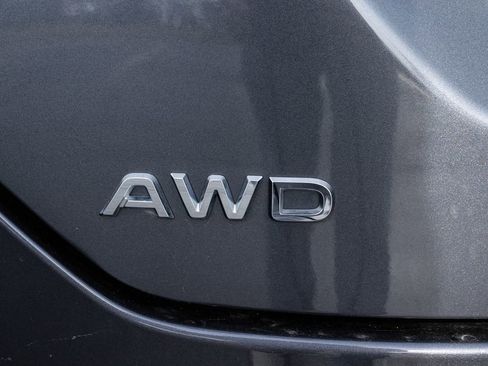 Used 2024 Honda Pilot Touring image 11