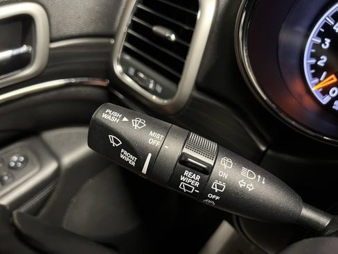 Used 2022 Jeep Grand Cherokee Limited image 35