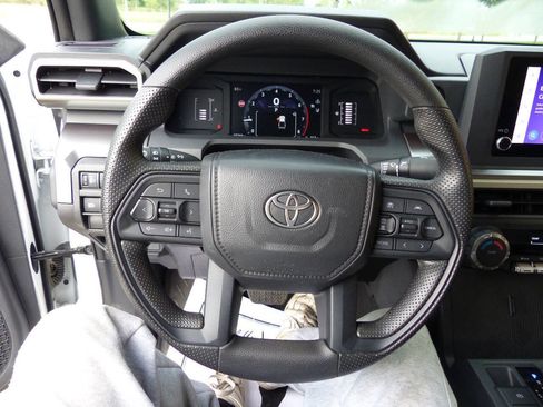 Used 2025 Toyota Tacoma SR5 AWD/4WD image 30